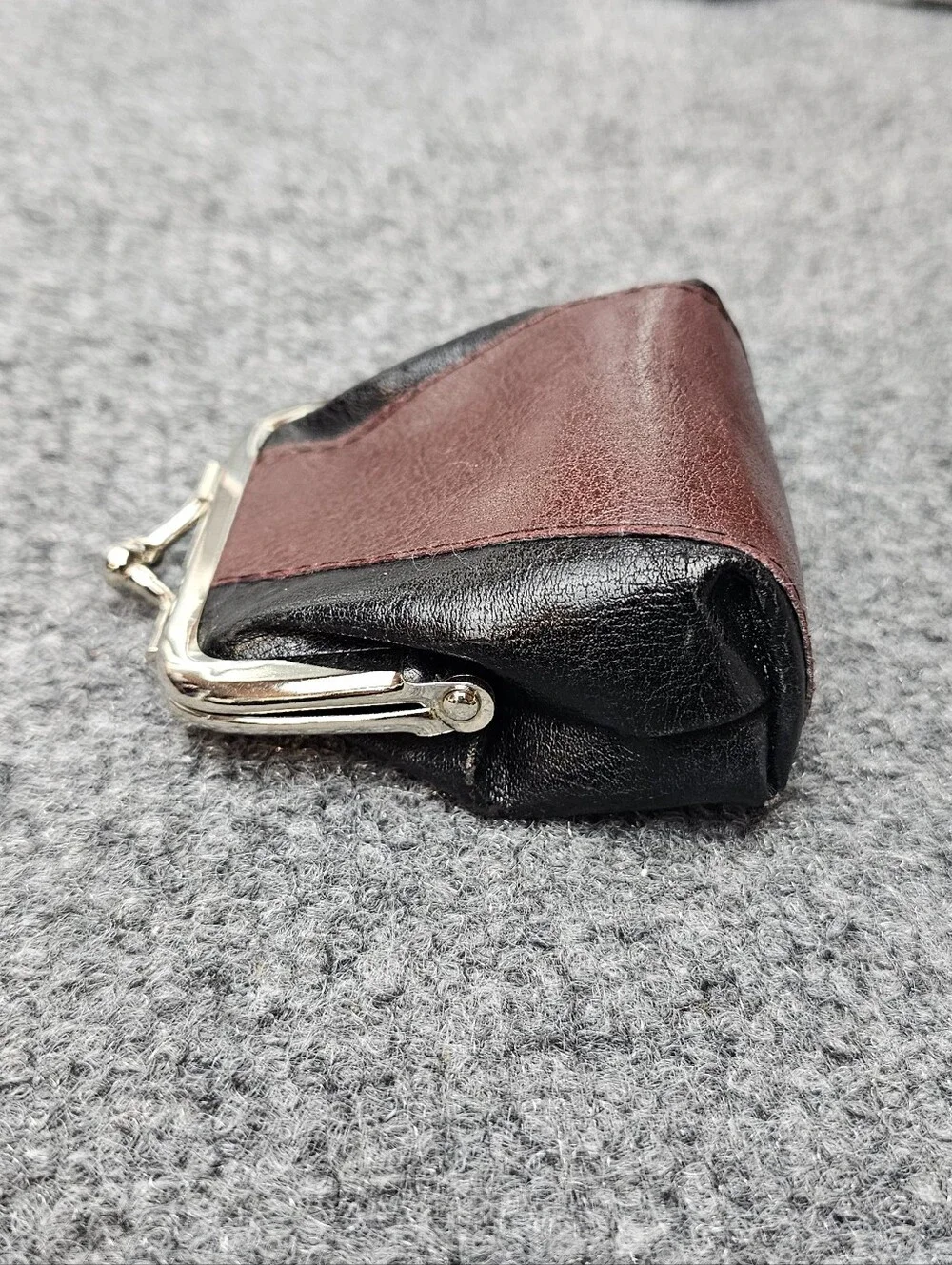 Unisex- Vintage Madeira Two-Tone Leather Coin Purse | Classic Kiss-Lock Clasp